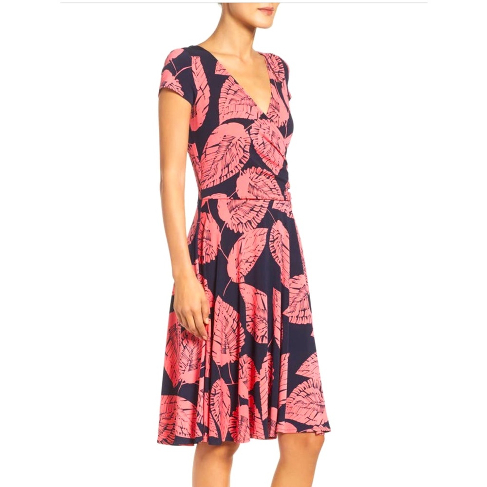 Maggy London Printed Leaf Wrap dress. Size 8P. Navy/Coral